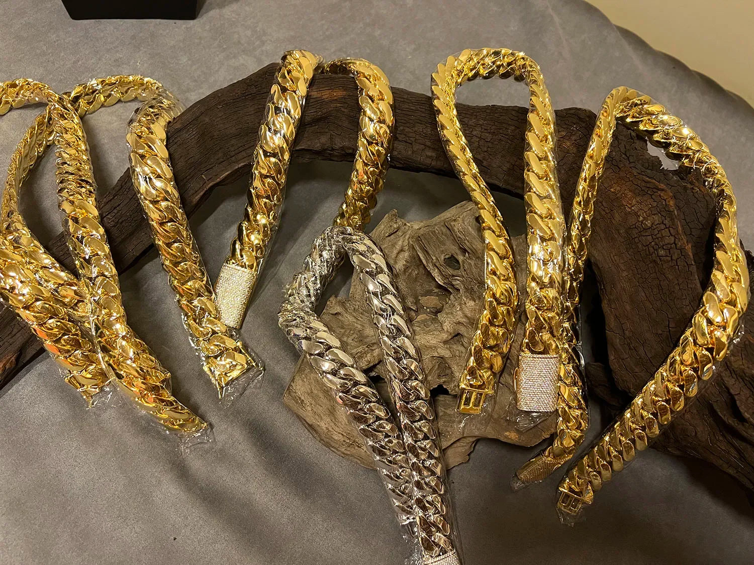 18K Gold Plated Luxury Hip Hop Cuban Link Chain Necklace for Men Wholesale Custom Logo